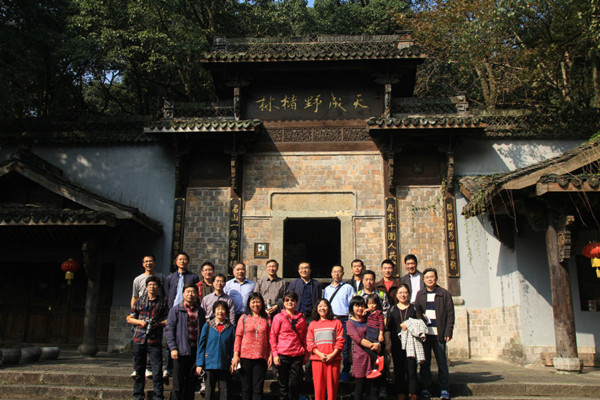 青山绿水，怡养身心-----学院工会组织秋游活动