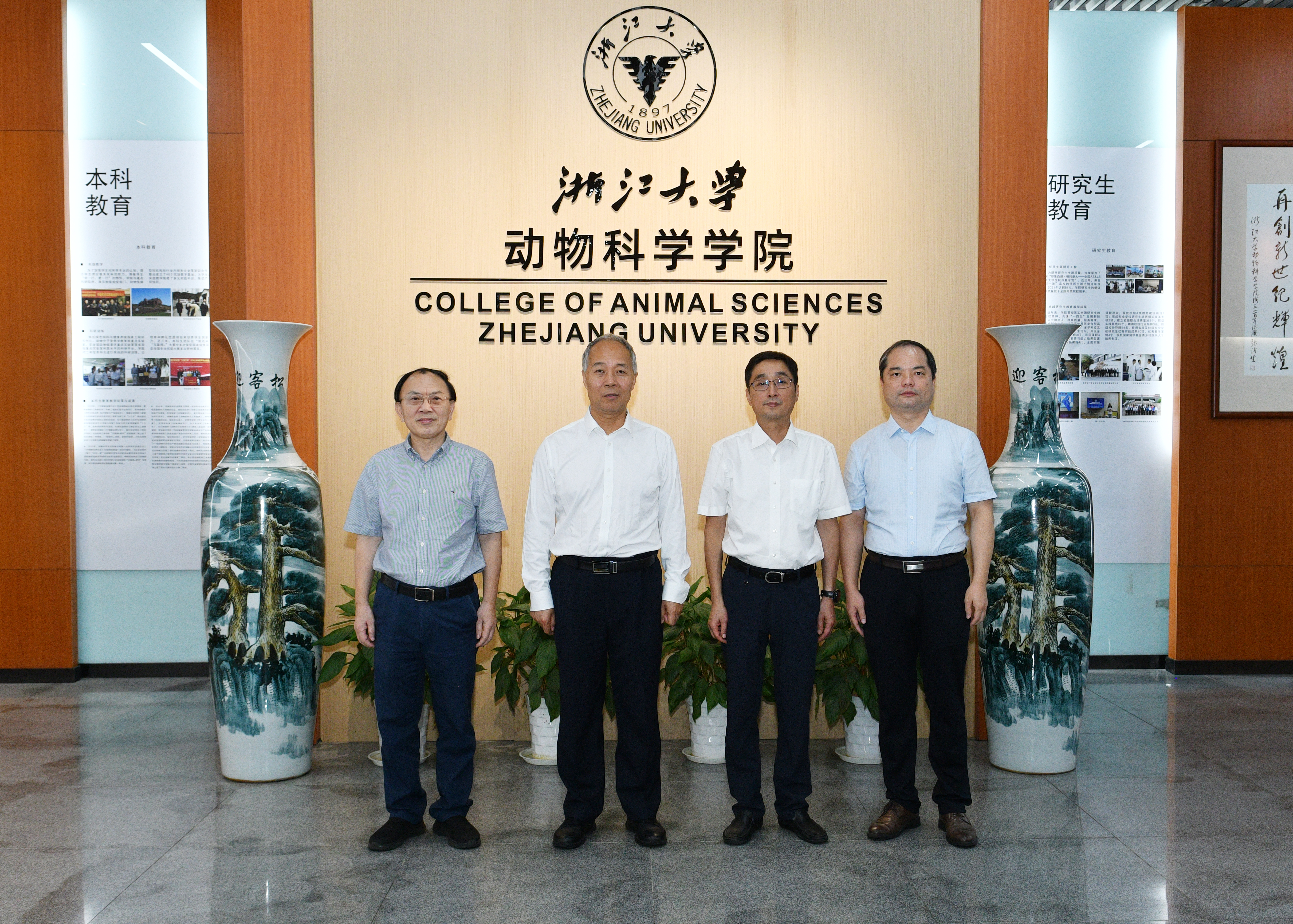 农业农村部原副部长马有祥莅临动物科学学院调研指导