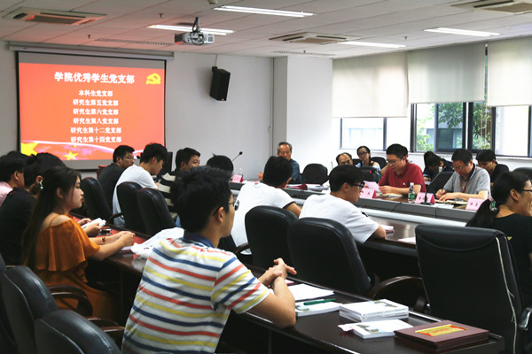 继往开来，携手并进 ――记学院庆祝建党96周年表彰大会暨离退休党员座谈会