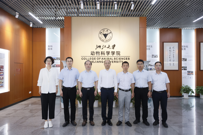 President Ma Yanming Visits the College of Animal Sciences for Research and Guidance