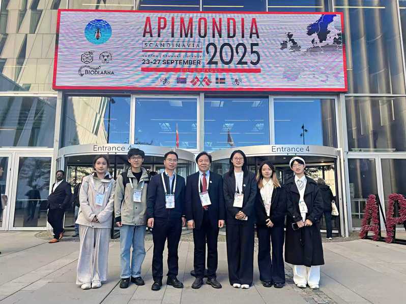 我院师生赴丹麦哥本哈根参加第21届COLOSS年会和第49届国际养蜂大会