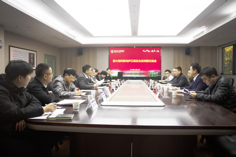 庐江县委常委王成一行访问我院