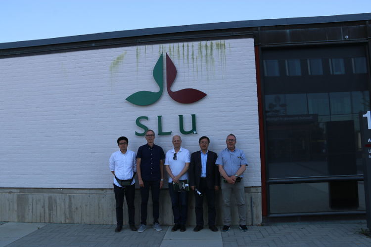 果树所滕元文教授与白松龄研究员赴瑞典、丹麦