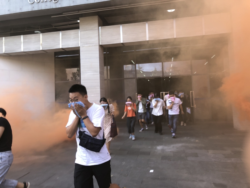 学院举行秋季消防安全逃生演练
