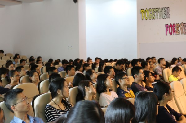 学院顺利开展“两学一做”学习教育暨“先锋学子”全员培训计划主题讲座---遵守党纪党规做合格共产党员