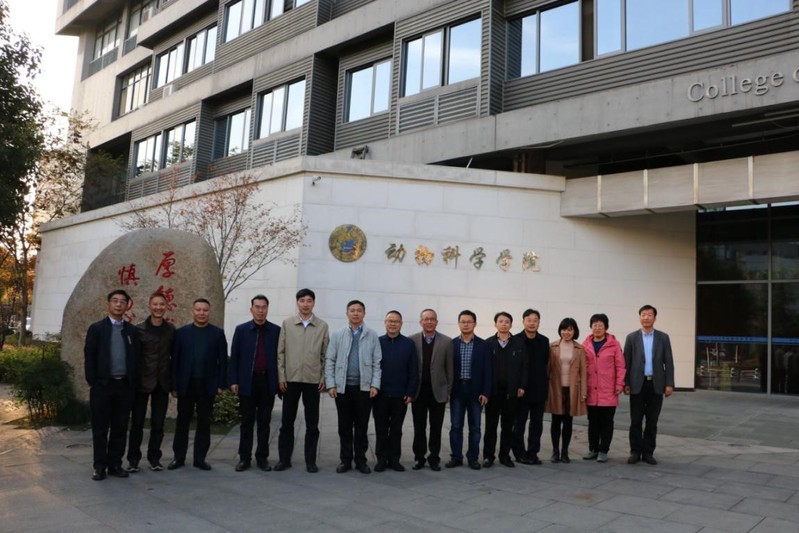 大型饲料企业技术总监走进动科院访问交流