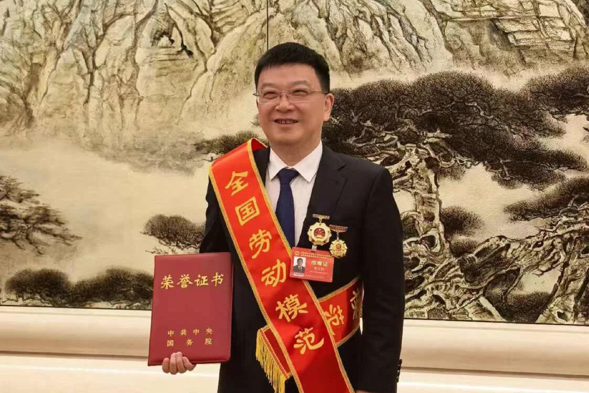 动物科学学院校友朱立科荣获“全国劳动模范”称号