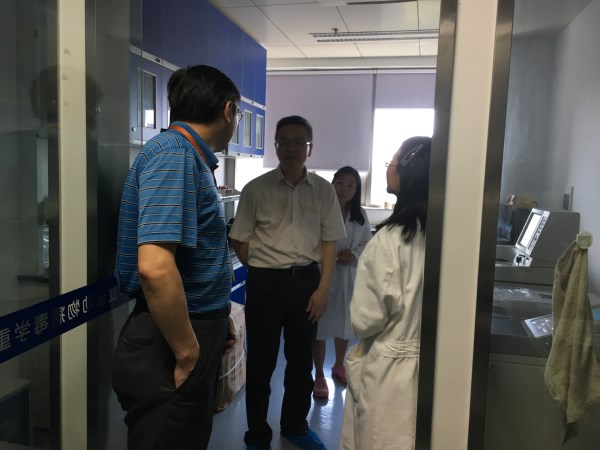 罗建红副校长一行来学院检查实验室安全工作