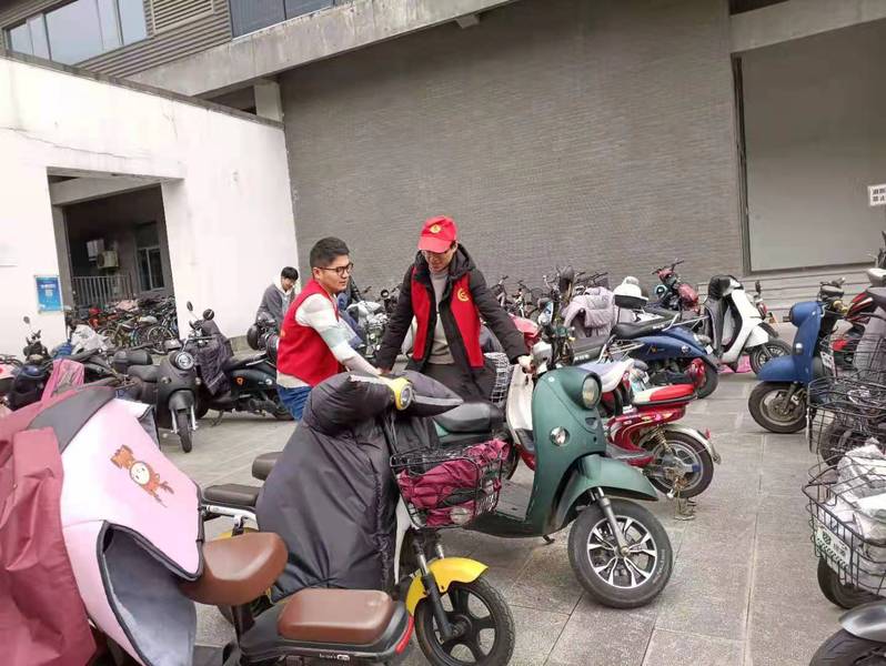 “服务身边人、做好身边事”——动物科技系研究生第三党支部“我为群众办实事”系列志愿活动