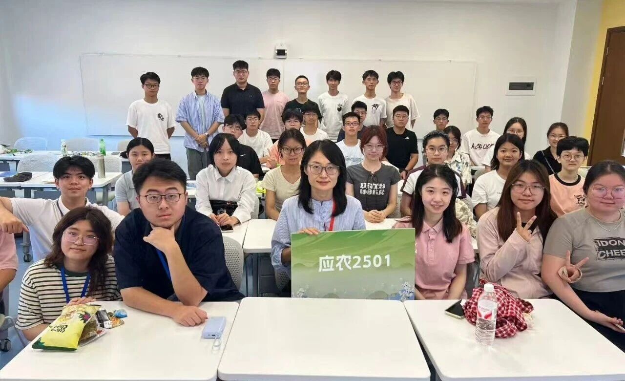 “动”听故事 | 李珊珊：一场关于“阅己・越己・悦己”的育人修行