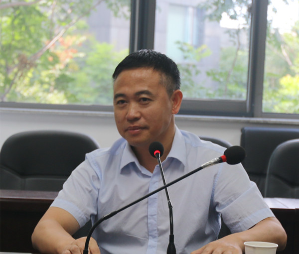 学院领导干部任免会顺利举行