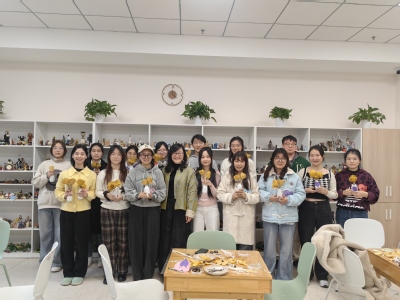 学院举办“秋收冬藏，静待花开”心理解压团体辅导活动