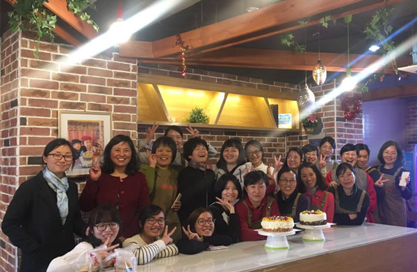 用心生活 体验烘焙――学院工会开展“三八”妇女节活动